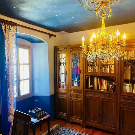 Oda ve Kahvaltı Quart De Lune 4*