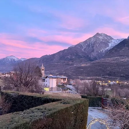 Quart De Lune Bed & Breakfast 4*