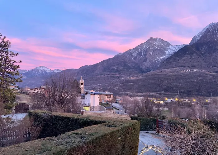 Quart De Lune Bed & Breakfast 4*